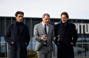 Juve, Elkann e il dilemma Comolli: riflessioni, rischi e opportunità