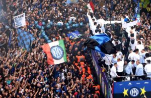 Inter celebra lo scudetto e la Coppa Italia: viaggio di festa dall arena al Duomo