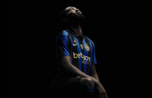 Inter presenta la maglia home 2026-2027: un viaggio tra memoria e futuro, tra Black e Lyon Blue