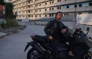 Izzo e la memoria di Scampia: una rinascita tra perdita, calcio e comunità