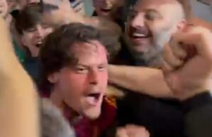 Svilar pazzo di Roma: festa e sogni di Champions a Fiumicino