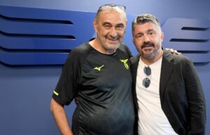 Sarri vicino all’Atalanta: tra contratti, blocchi di Lotito e il giro delle panchine in Serie A
