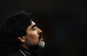 Poteva salvarsi con un diuretico? Il dibattito franco-italiano sulla morte di Maradona e le implicazioni mediche e legali