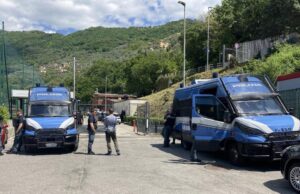 Scontri e feriti a Pescara: riflessioni sulla gestione dell’ordine pubblico negli eventi sportivi