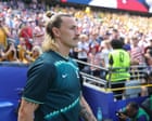 FIFA, espulsioni e strategia: Irvine difende la regola mentre Almirón rompe il ghiaccio nel Gruppo D