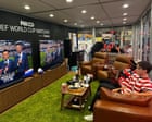 Il lavoro perfetto: tifosi pagati per guardare la Coppa del Mondo in Times Square