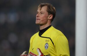 Ci manchi ogni secondo: una carta pubblica tra lutto e memoria per il compleanno dell’ex portiere Manninger
