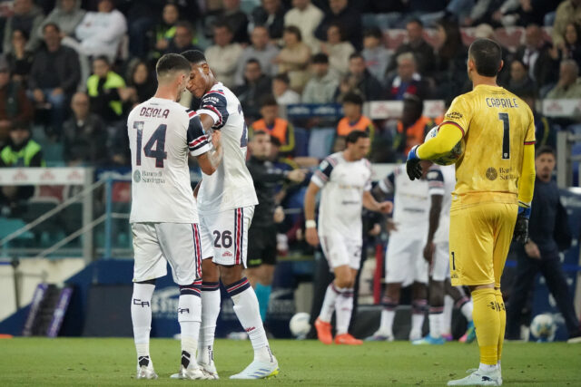 yerry-mina-and-alessandro-deiola-during-the-serie-a-tim-match-between-cagliari-calcio-and