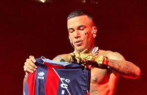 Cinisello: la maglia rossoblu, Sfera Ebbasta e il legame tra musica e sport al San Siro