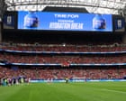 Il prezzo della sete di pubblico: idratazione, interruzioni pubblicitarie e la modernità del calcio