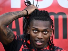 La strana estate di Leao: tra desiderio di partire e dubbi sul mercato, il Milan punta Karetsas