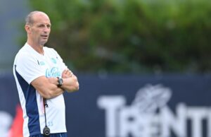 Napoli, Allegri opta per il 4-3-3 alla prima amichevole contro l’Arezzo: analisi tattica e prospettive per la stagione