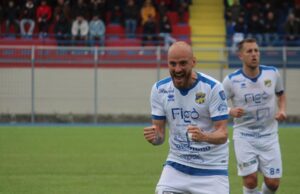 Domenico Santoro rinnova con Gravina: continuità e ambizione per la stagione che arriva