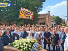 Addio a Bagnoli a Verona: pianti, applausi e memoria in San Zeno